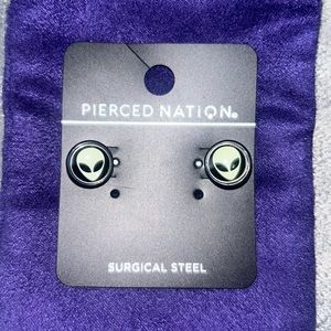 16 G Alien Earrings